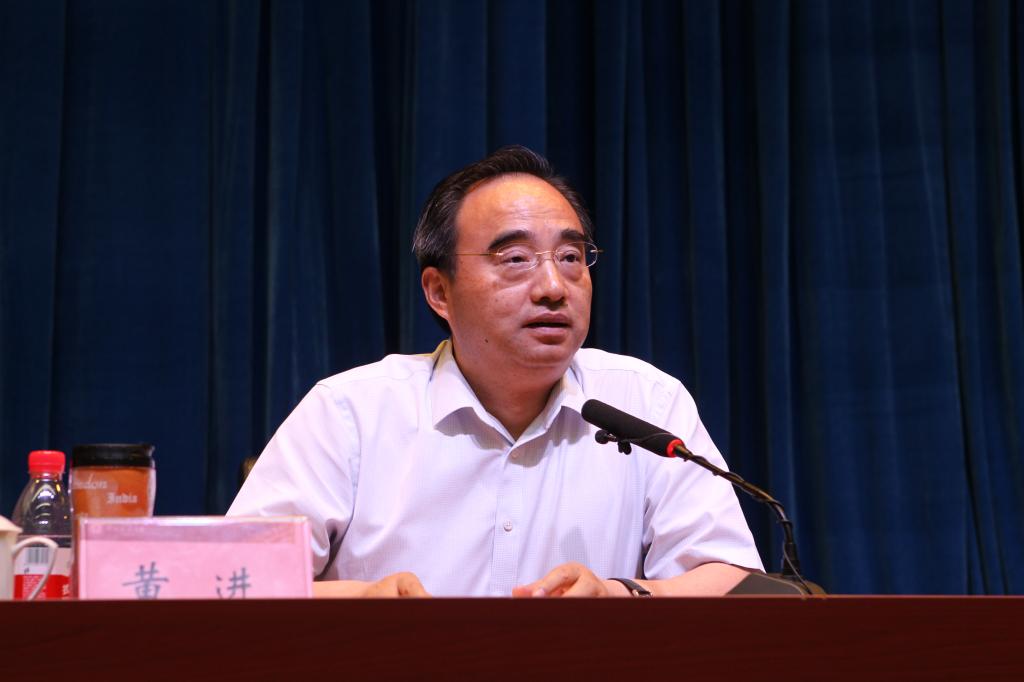 校长黄进谈《全面依法治国与高素质法治人才培养》.jpg